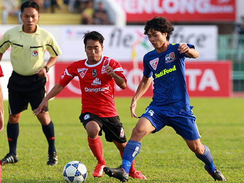 Công Phượng (phải) là một trong những tuyển thủ U19 Việt Nam có tên trong danh sách sơ bộ dự vòng loại U23 châu Á và SEA Games 2015Ảnh: Quang Liêm