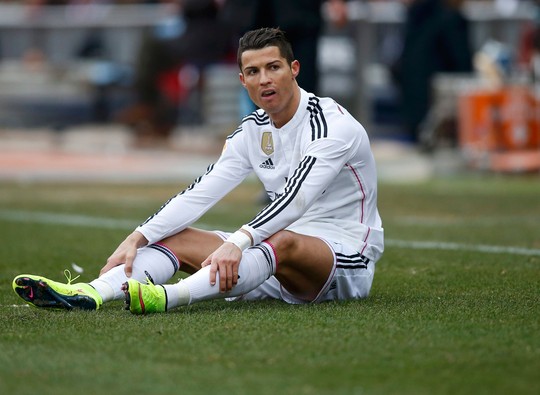Sung mãn sau 2 trận bị treo giò nhưng Ronaldo không giúp Real tránh được thất bại nặng nề trước Atletico Madrid Ảnh: REUTERS