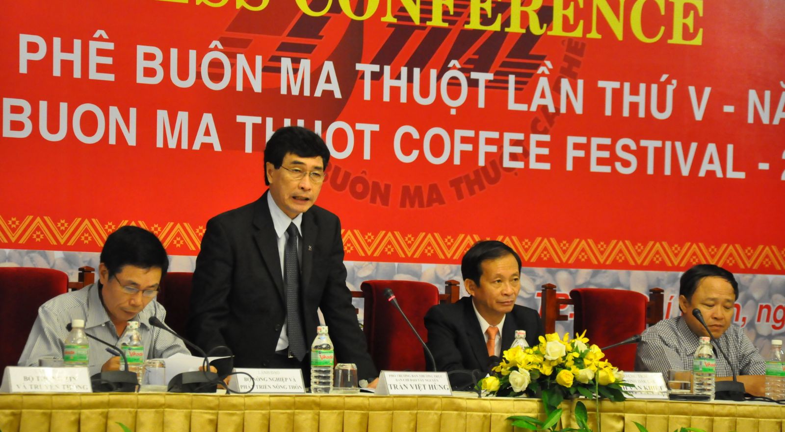 Phó trưởng ban Thường trực Ban Chỉ đạo Tây Nguyên Trần Việt Hùng trả lời câu hỏi của các cơ quan thông tấn, báo chí