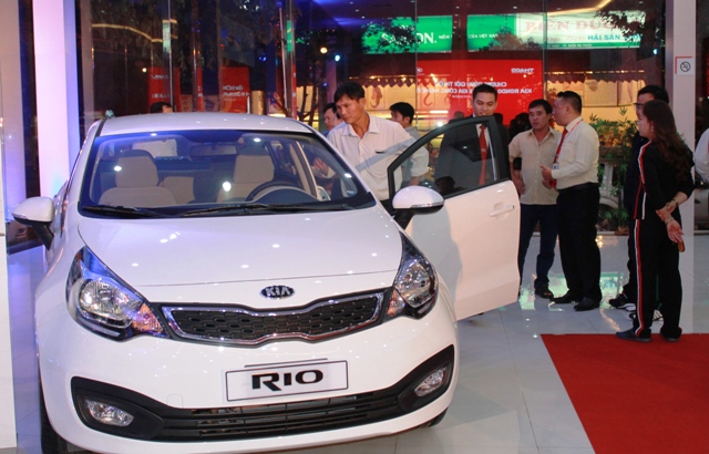 Cùng với Rando, xe Rio sedan cũng được giới thiệu đến khách hàng 