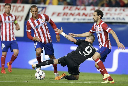 Trận bán kết lượt đi giữa Atletico Madrid và Chelsea bất phân thắng bại