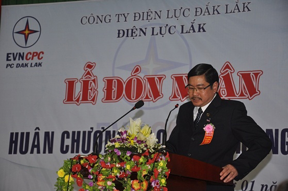 Anh  Đặng  Xuân Vũ tại Lễ  đón nhận Huân chương  Lao động hạng Ba của  Điện lực Dak Lak. Ảnh:  M.T
