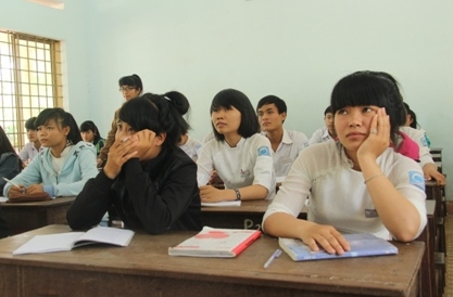 Học sinh lớp 12 Trường THPT Ea Sup (huyện Ea Sup) trong giờ tư vấn hướng nghiệp