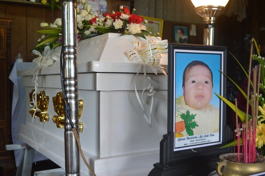 Bé 2 tháng tuổi tử vong sau khi tiêm vắc-xin, trạm y tế không báo cáo