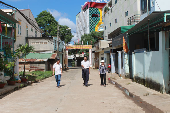 Các con đường hẻm ở Tổ dân phố 1, phường Tân Lập (TP.Buôn Ma Thuột) hầu hết đã được bê tông hóa khang trang, sạch sẽ.