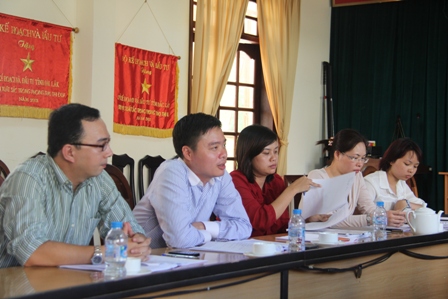 Đoàn công tác của Ủy ban công tác về các tổ chức PCPNN lắng nghe những kiến nghị của tỉnh