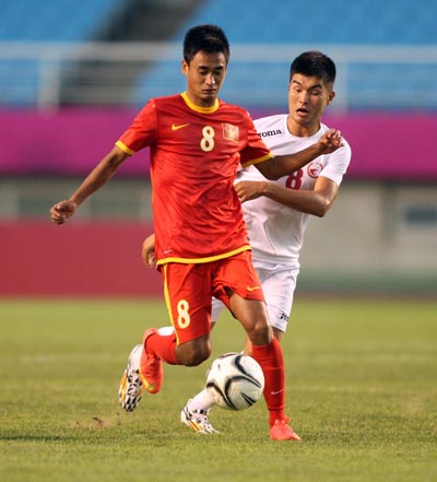 Vũ Minh Tuấn (8) và đồng đội ở Olympic Việt Nam tự tin trước trận gặp UAEẢnh: HẢI ANH