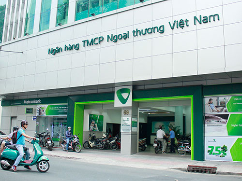 Nhiều thông tin cho thấy Vietcombank sẽ sáp nhập Saigonbank. Ảnh chụp tại Vietcombank Chi nhánh Bến Thành (69 Bùi Thị Xuân, TP HCM) Ảnh: HOÀNG TRIỀU