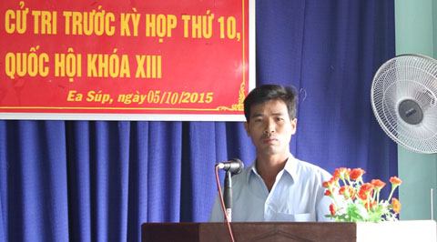 anh Nguyễn Anh Chính, thôn Thanh niên lập nghiệp xã Ia Lốp (huyện Ea Súp)phát biểu ý kiến