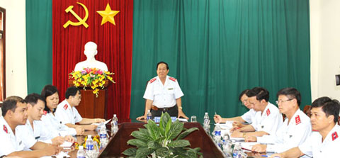 Đồng chí Y Quang Siu, Chánh Thanh tra tỉnh chỉ đạo công tác của Ngành thời gian tới. Ảnh: D.T
