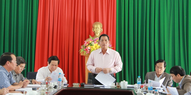 Ủy viên Trung ương Đảng, Bí thư Tỉnh ủy, Chủ tịch HĐND tỉnh Niê Thuật phát biểu tại cuộc họp.