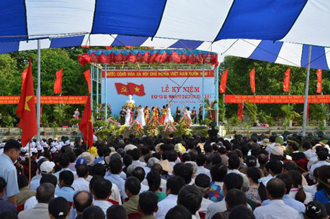 Quang cảnh lễ kỷ niệm 40 năm giải phóng huyện Cư M’gar.