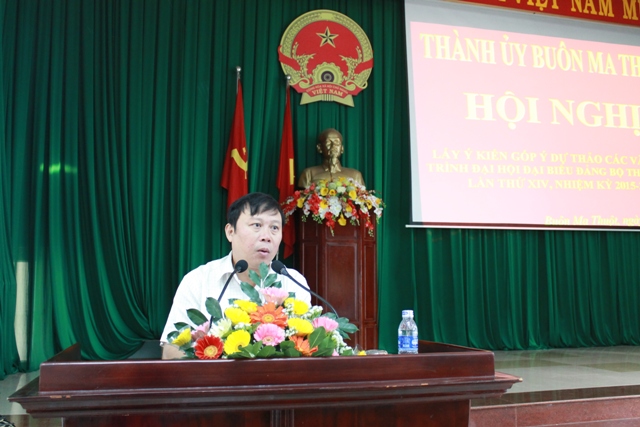 Bí thư Thành ủy Nguyễn Viết Tượng phát biểu khai mạc hội nghị.