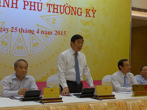 Bộ trưởng Nguyễn Bắc Son (đứng) thông tin về Quy hoạch báo chí tại buổi họp báo