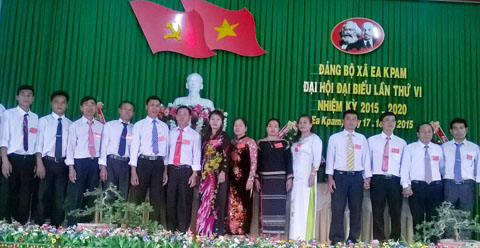 Các đại biểu dự Đại hội Đảng bộ xã Ea Kpam (huyện Cư M’gar), địa phương  có tỷ lệ cán bộ, công chức đạt chuẩn cao.