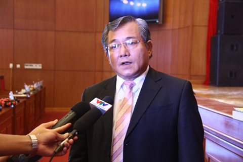 Giám đốc Sở GD-ĐT Phan Hồng trả lời phóng viên các cơ quan báo chí về nhiệm vụ trọng tâm năm học mới 2015-2016.
