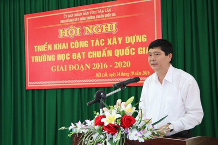 Giám đốc Sở GD-ĐT Phạm Đăng Khoa thông qua dự kiến phân công nhiệm vụ Ban Chỉ đạo xây dựng trường học đạt chuẩn quốc gia tỉnh.