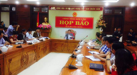 Ông Nguyễn Tuấn Hà, Phó chủ tịch UBND tỉnh Đắk Lắl chủ trì cuộc họp báo