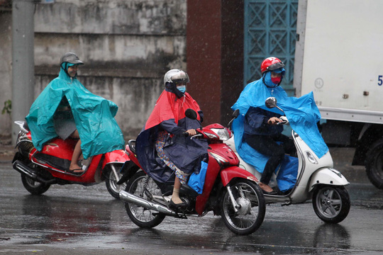 Những ngày qua TP HCM đã có mưa ở vài nơi Ảnh: HOÀNG TRIỀU