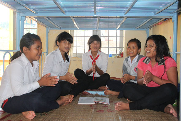 Giờ sinh hoạt tập thể của học sinh Trường Phổ thông dân tộc bán trú tiểu học và trung học cơ sở Bùi Thị Xuân (xã Ea Sin, huyện Krông Búk). 
