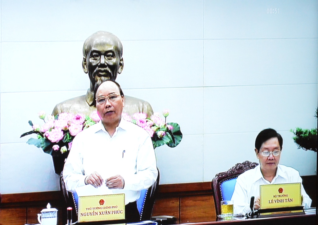 Thủ tướng Chính phủ Nguyễn Xuân Phúc chủ trì hội nghị (ảnh chụp qua màn hình).