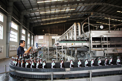 Sản xuất bia chai tại Công ty Cổ phần Bia Sài Gòn - miền Trung