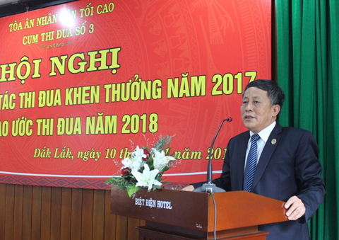 Phó Chánh án TAND Tối cao Nguyễn Văn Thuân phát biểu tại hội nghị.