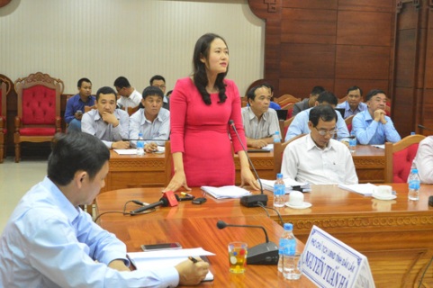 Bà Ngô Thị Minh Trinh, Phó Chủ tịch UBND huyện Krông Pắk, thông tin tại buổi họp báo