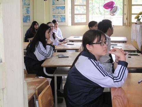 Học sinh lớp 12 tại Hà Nội bắt đầu thi khảo sát chuẩn bị cho kỳ thi THPT quốc gia 2017 Ảnh: Yến Anh