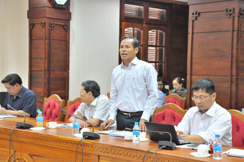 Phó Ban Tuyên giáo Tỉnh ủy Nguyễn Cảnh trả lời những thắc mắc của các phóng viên về tháo gỡ khó khăn trong công tác phát ngôn