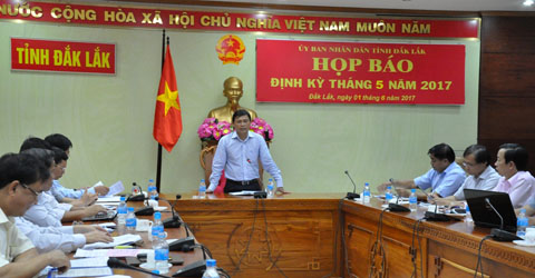 Phó Chủ tịch UBND tỉnh Nguyễn Tuấn Hà chủ trì buổi họp báo