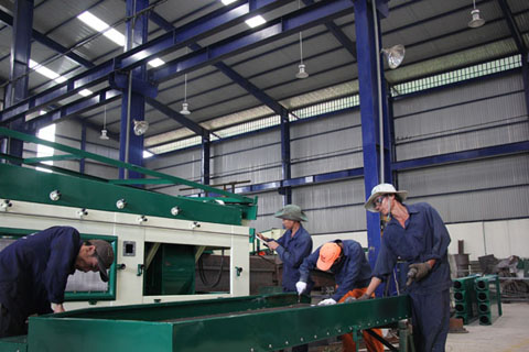 Sản xuất cơ khí tại Công ty TNHH Xuân Hòa (Cụm công nghiệp Tân An 1, TP. Buôn Ma Thuột).  Ảnh: M.Thông