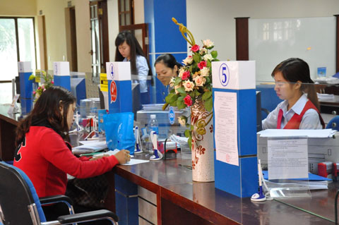 Khách hàng giao dịch tại Ngân hàng TMCP Công thương Việt Nam Chi nhánh Đắk Lắk