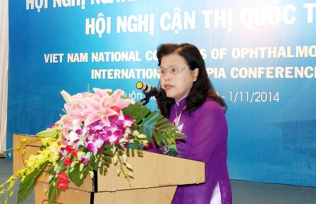 Thứ trưởng Bộ Y tế Nguyễn Thị Xuyên phát biểu khai mạc Hội nghị.