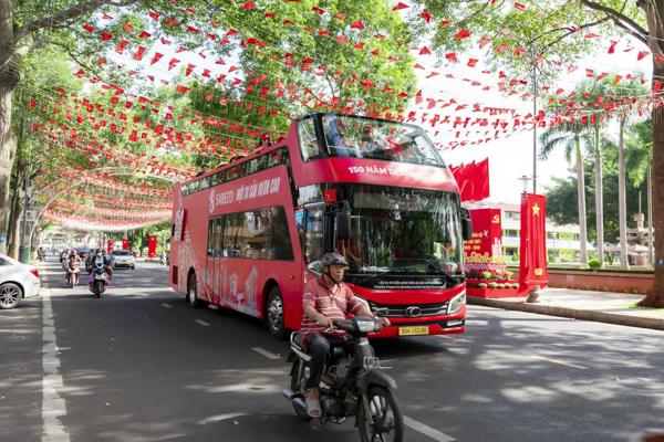 Xe buýt hai tầng của SABECO đưa ‘Hành trình Di sản’ đến giữa lòng phố núi Đắk Lắk