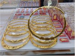 Ngân hàng thương mại nói gì về nhập khẩu và sản xuất vàng?