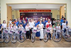 HYUNDAI ĐẮK LẮK TRAO YÊU THƯƠNG QUA CHƯƠNG TRÌNH “TRUNG THU CHO EM”