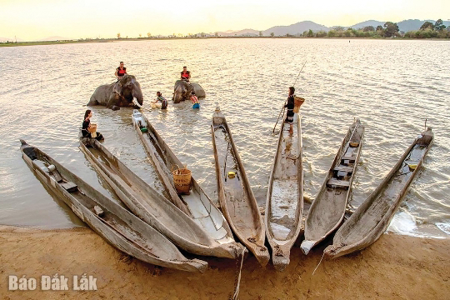 “Sứ mệnh” của thuyền độc mộc