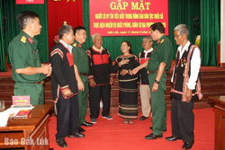 Những cầu nối vững chắc của buôn làng