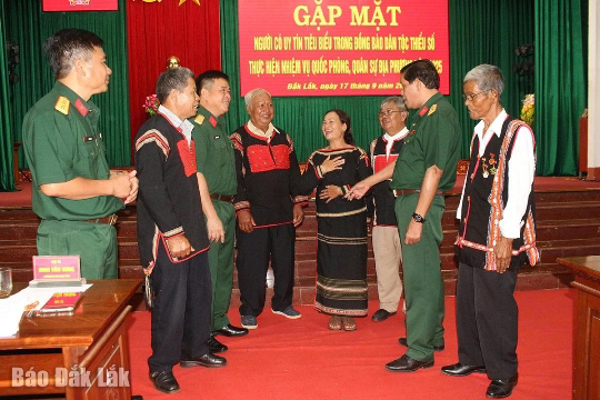 Những cầu nối vững chắc của buôn làng