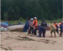 Tìm thấy thi thể 2 thiếu niên bị sóng cao ập vào cuốn trôi khi tắm biển