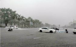 Mưa lớn ở Trung Trung Bộ và Tây Nguyên, cảnh báo lũ quét và biển động mạnh