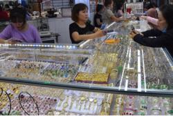 Giá vàng hôm nay, 28-10: Vàng thế giới giảm hơn 140 USD