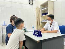 Cẩn trọng với cong vẹo cột sống ở trẻ