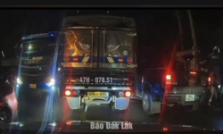 Tài xế xe tải bị đánh chấn thương sau va chạm giao thông