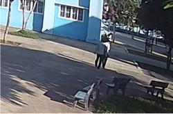 Giáo viên bị đồng nghiệp bóp cổ trong trường, trước mặt nhiều học sinh