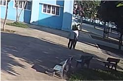 Bộ GD-ĐT yêu cầu xử lý vụ thầy giáo bóp cổ đồng nghiệp ngay trong trường