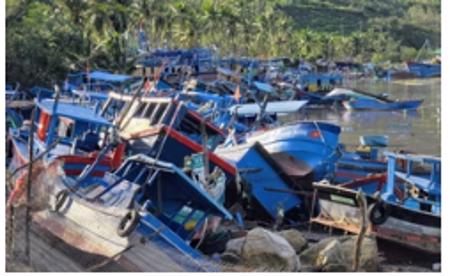 Thủ phủ tôm hùm "bay" hơn 20 tỉ đồng chỉ 1 đêm bão số 13