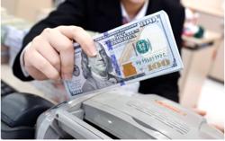 Giá USD tự do áp sát 28.000 đồng, chuyên gia nêu dự báo mới nhất
