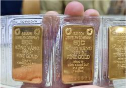 Sáng 12-11, giá vàng miếng SJC, vàng nhẫn cao chót vót